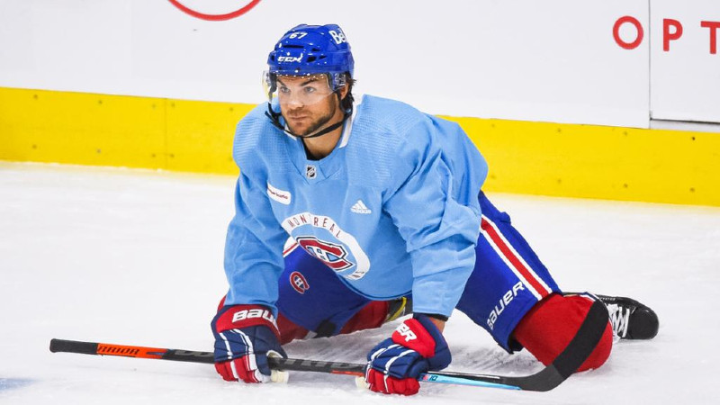 Frolík se popere o pokračování v NHL, podepsal zkušební kontrakt