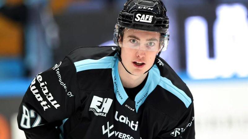 Český bek se po roce ve Finsku zase porve o NHL! Upsal se Pittsburghu
