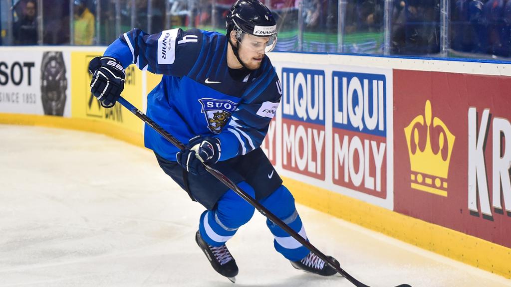V KHL zářil, v NHL se po devíti zápasech stěhuje. Toronto se zbavilo Lehtonena