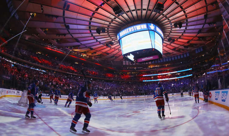 Večerní program přinese pět zápasů ve skvělých časech včetně bitvy Bostonu na ledě Rangers