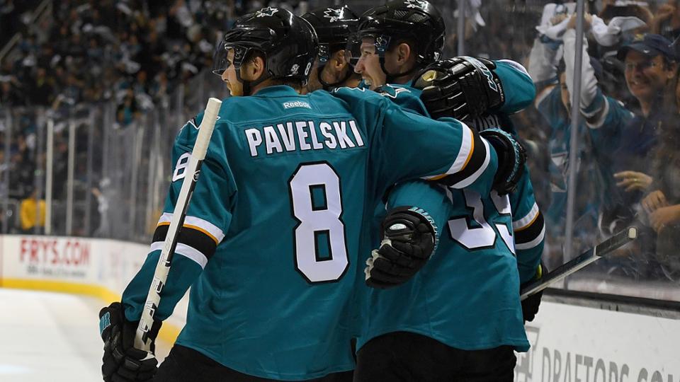Bitva o Kalifornii mezi Ducks a Sharks. Boston zavítá do New Jersey, Vegas hostí Flyers