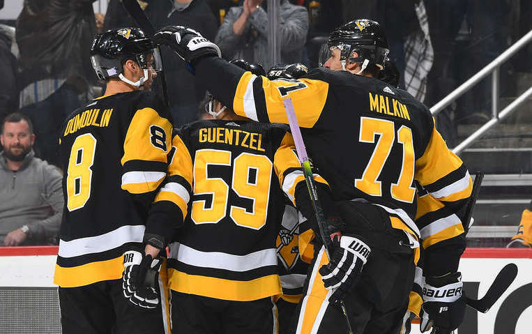 Pět zápasů NHL: Tučňáci před půlnocí a dominující Panthers proti Krakenům